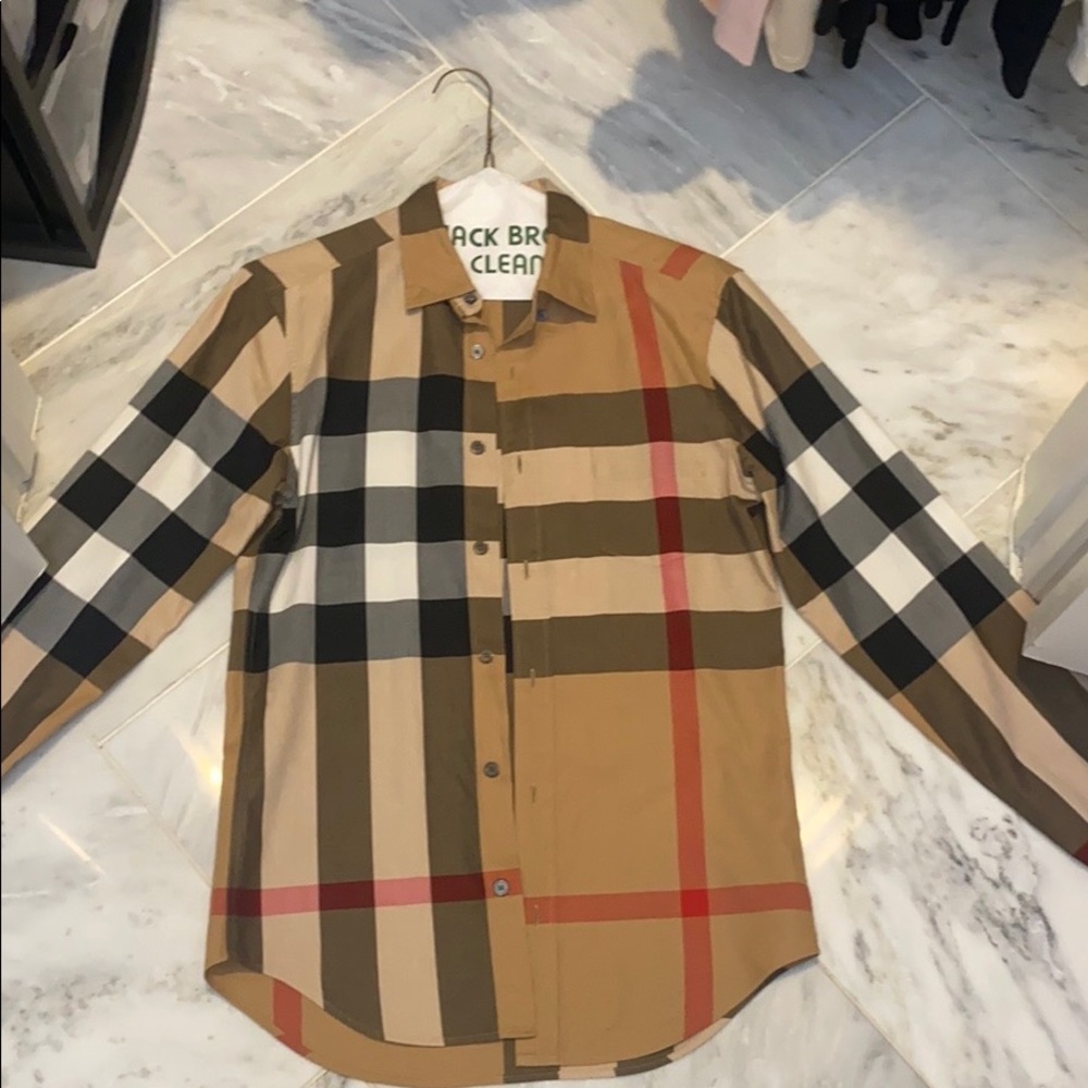 Men’s Burberry shirt